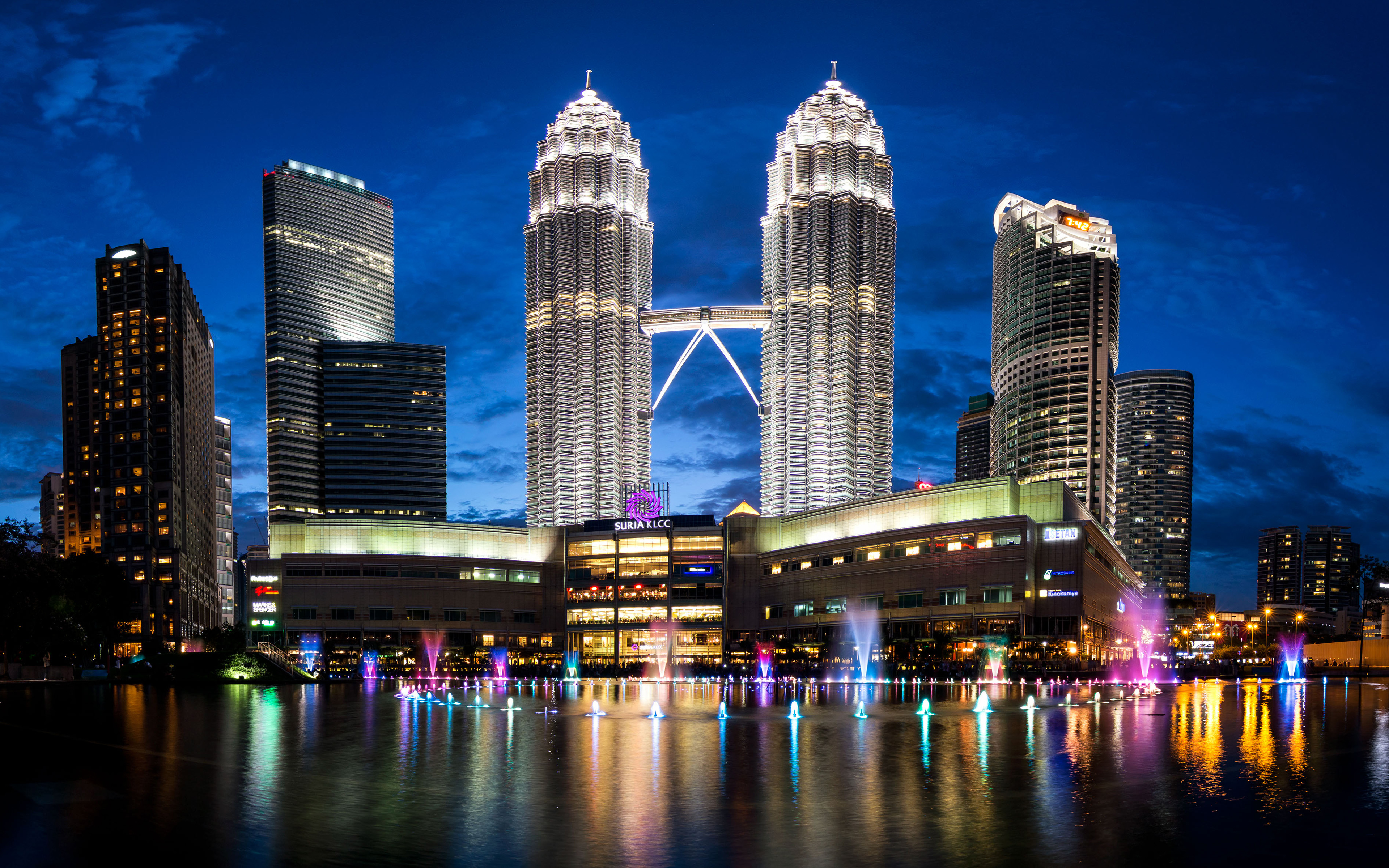 Petronas Towers Malaysia Skyline 4K3878413854